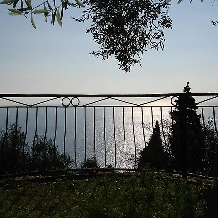 Villa Imperia בית הארחה