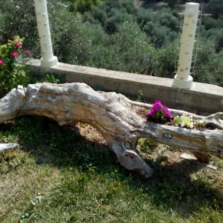 Villa Imperia בית הארחה *